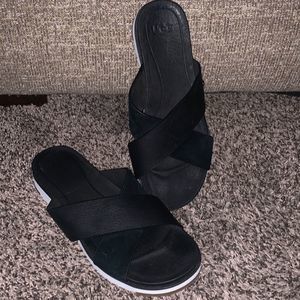 UGG Womans Black/ White Leather/Suede Strap Open T